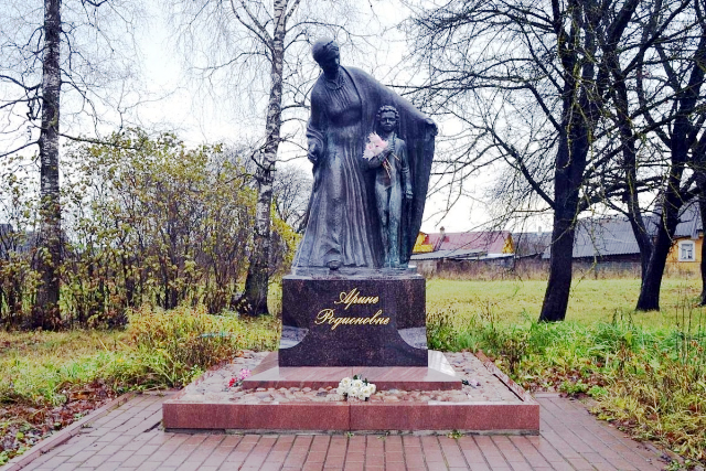 Памятник Арине Родионовне в Гатчинском районе