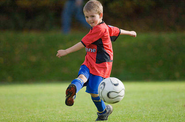 самым полезным видом спорта для мальчиков является игра в футбол