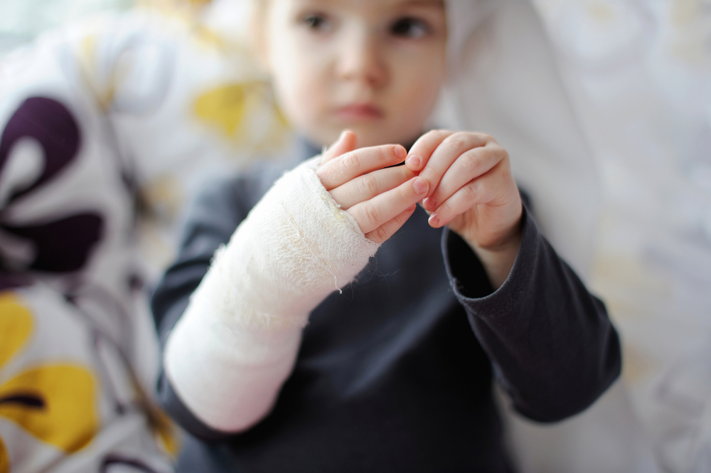 Самые распространенные детские травмы, как избежать и что делать