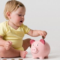 Как получить ежемесячную выплату при рождении первого ребенка